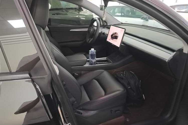 Used Tesla Model Y 2023 Rear-Wheel-Drive Version Right Front Seat
