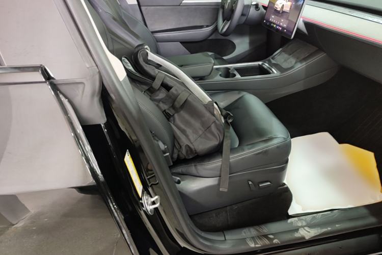 Used Tesla Model Y 2023 Long-Range All-Wheel-Drive Version Right Front Seat