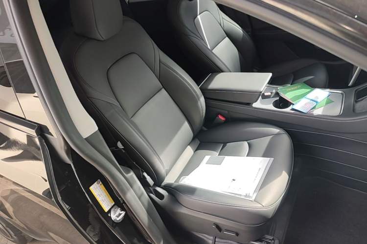 Used Tesla Model Y 2023 Rear-Wheel-Drive Version Right Front Seat