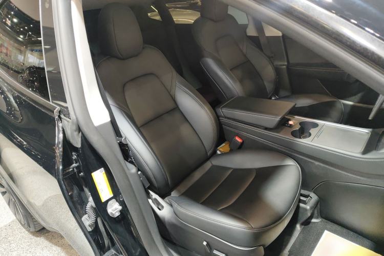 Used Tesla Model Y 2023 Long-Range All-Wheel-Drive Version Right Front Seat