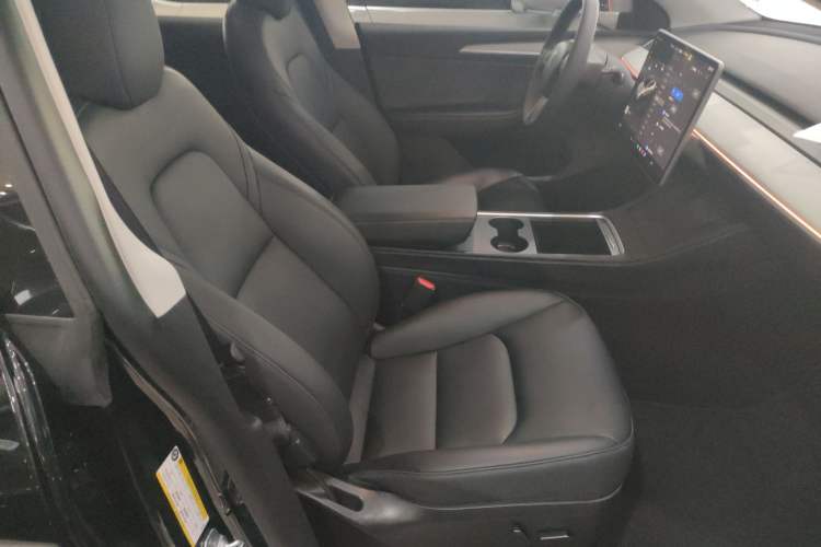 Used Tesla Model Y 2023 Rear-Wheel-Drive Version Right Front Seat