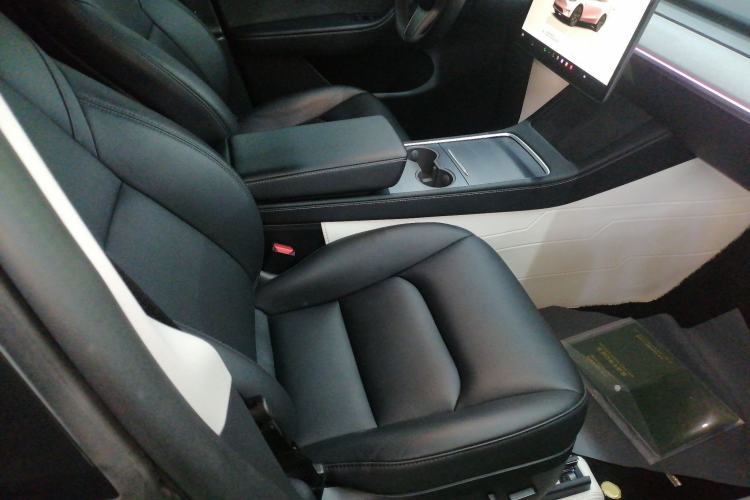 Used Tesla Model Y 2023 Long-Range All-Wheel-Drive Version Right Front Seat