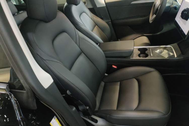 Used Tesla Model Y 2023 Rear-Wheel-Drive Version Right Front Seat