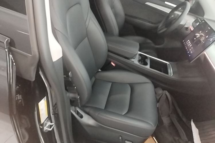 Used Tesla Model Y 2023 Rear-Wheel-Drive Version Right Front Seat