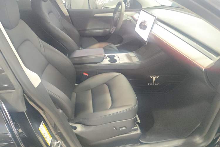 Used Tesla Model Y 2023 Long-Range All-Wheel-Drive Version Right Front Seat