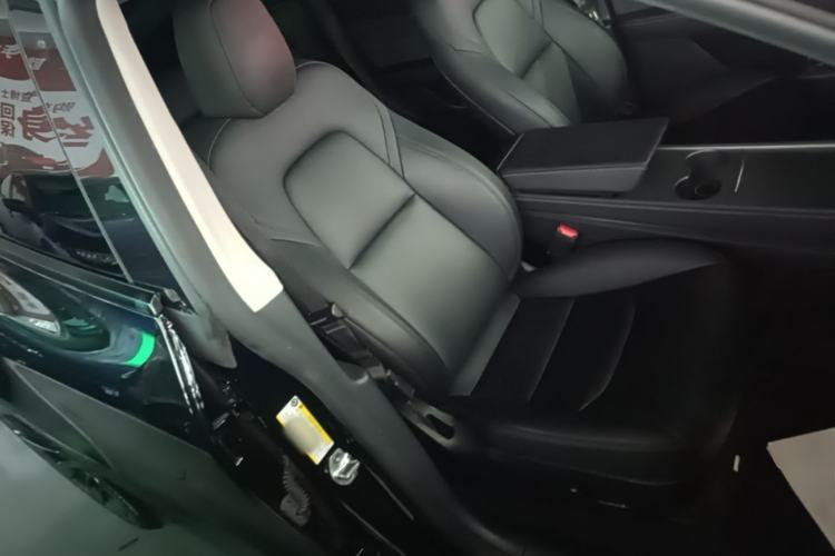 Used Tesla Model Y 2023 Rear-Wheel-Drive Version Right Front Seat