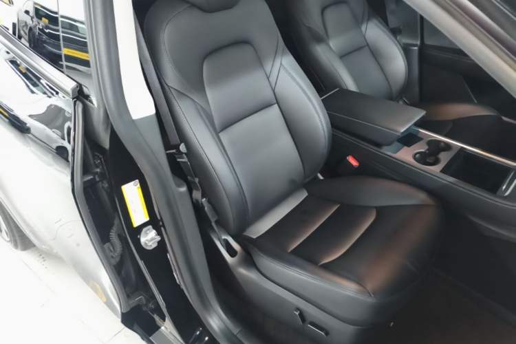 Used Tesla Model Y 2023 Long-Range All-Wheel-Drive Version Right Front Seat
