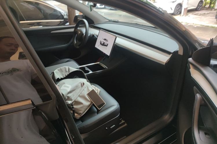 Used Tesla Model Y 2023 Rear-Wheel-Drive Version Right Front Seat