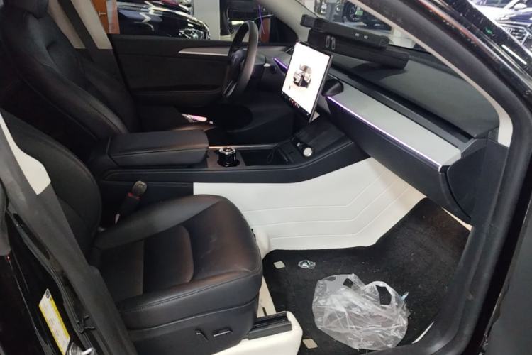 Used Tesla Model Y 2023 Rear-Wheel-Drive Version Right Front Seat