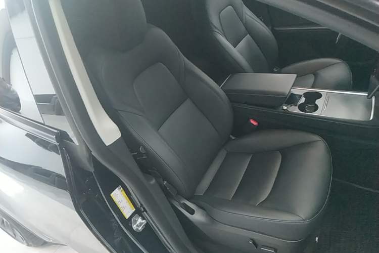 Used Tesla Model Y 2023 Rear-Wheel-Drive Version Right Front Seat
