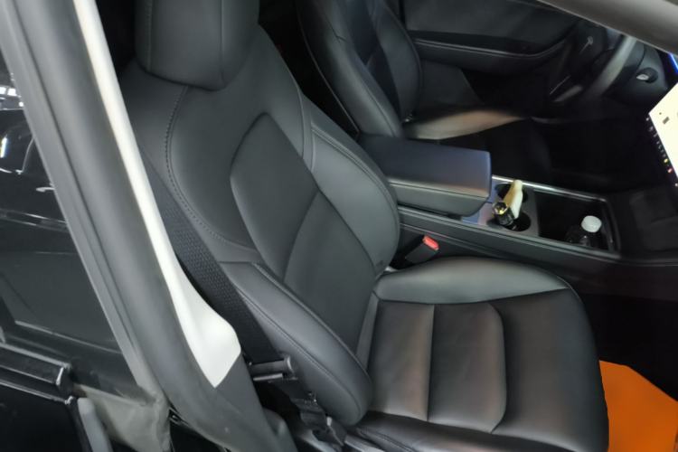 Used Tesla Model Y 2023 Rear-Wheel-Drive Version Right Front Seat