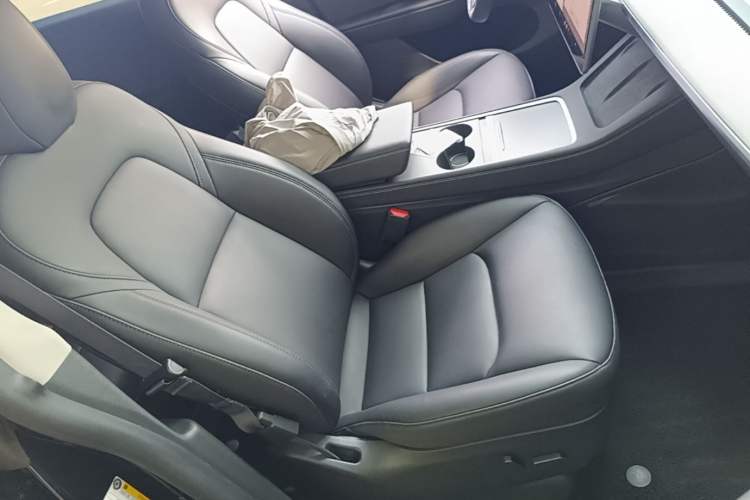 Used Tesla Model Y 2023 Rear-Wheel-Drive Version Right Front Seat