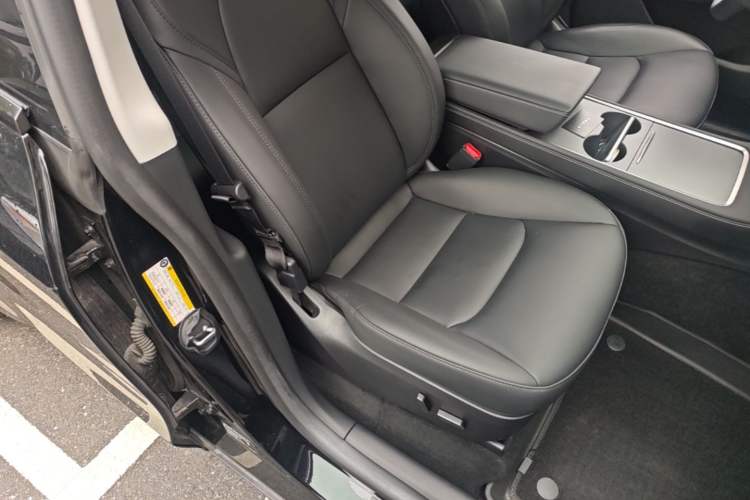 Used Tesla Model Y 2023 Rear-Wheel-Drive Version Right Front Seat