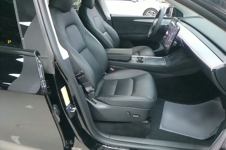 Used Tesla Model Y 2023 Rear-Wheel-Drive Version Right Front Seat