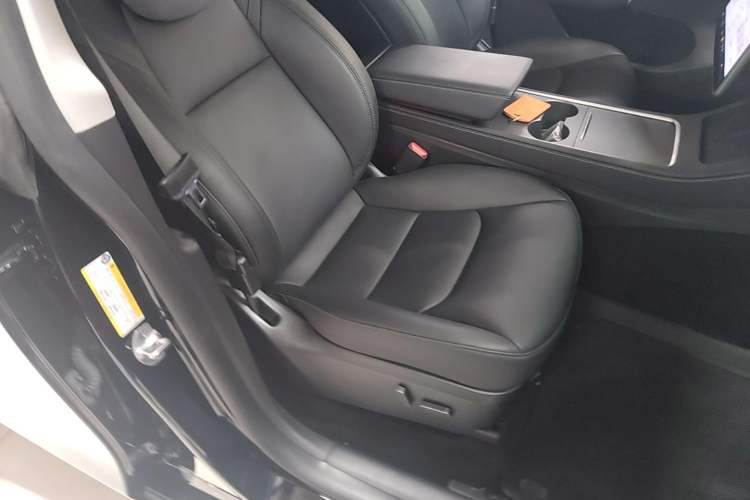 Used Tesla Model Y 2023 Rear-Wheel-Drive Version Right Front Seat