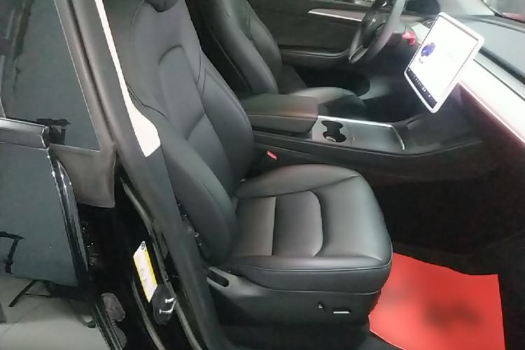 Used Tesla Model Y 2023 Rear-Wheel-Drive Version Right Front Seat