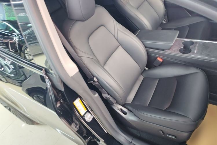 Used Tesla Model Y 2023 Rear-Wheel-Drive Version Right Front Seat