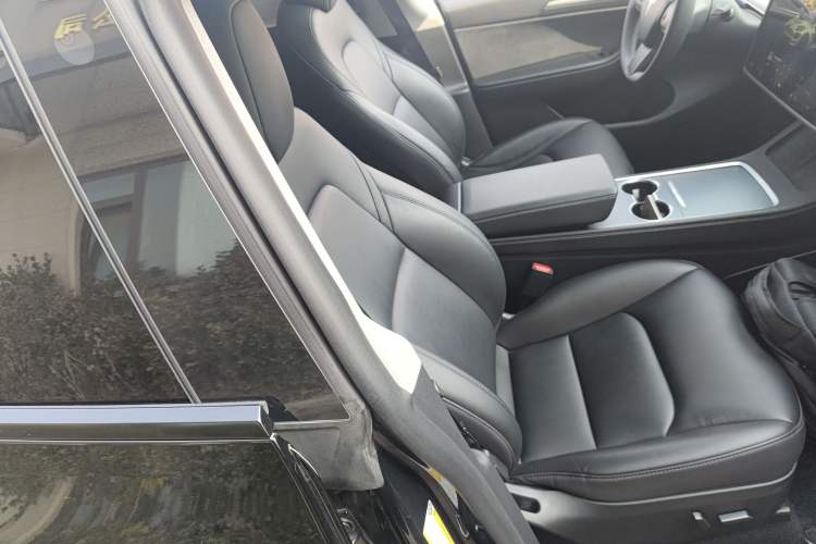Used Tesla Model Y 2023 Rear-Wheel-Drive Version Right Front Seat