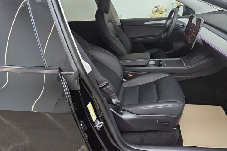 Used Tesla Model Y 2023 Rear-Wheel-Drive Version Right Front Seat