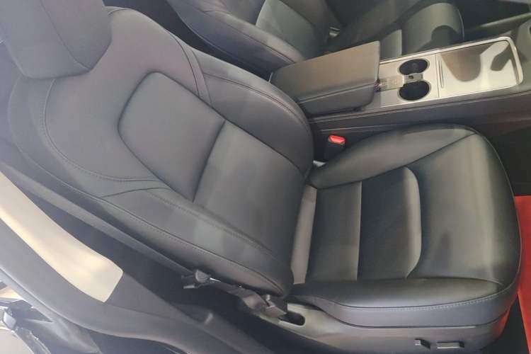 Used Tesla Model Y 2023 Rear-Wheel-Drive Version Right Front Seat
