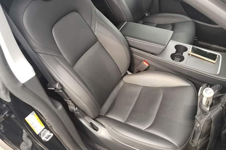 Used Tesla Model Y 2023 Rear-Wheel-Drive Version Right Front Seat