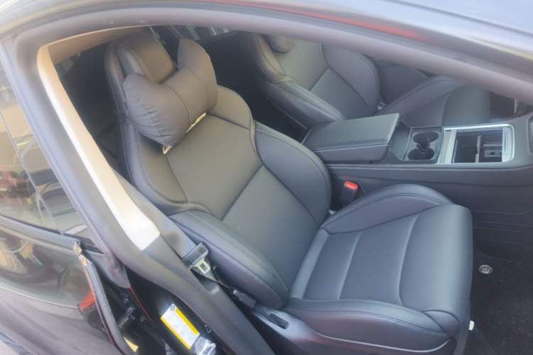 Used Tesla Model Y 2023 Rear-Wheel-Drive Version Right Front Seat
