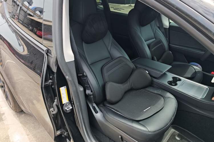Used Tesla Model Y 2023 Rear-Wheel-Drive Version Right Front Seat