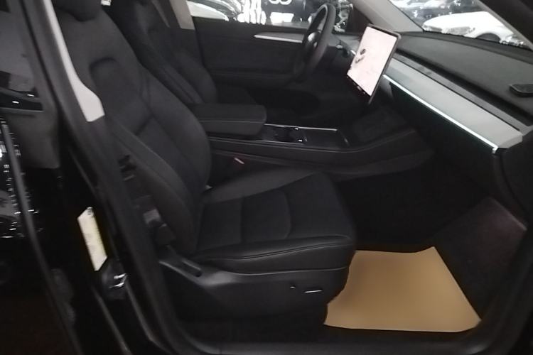 Used Tesla Model Y 2023 Rear-Wheel-Drive Version Right Front Seat