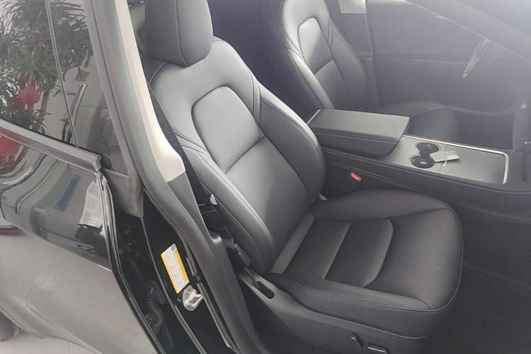 Used Tesla Model Y 2023 Rear-Wheel-Drive Version Right Front Seat
