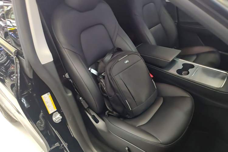 Used Tesla Model Y 2023 Rear-Wheel-Drive Version Right Front Seat