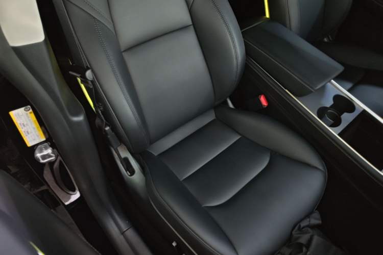 Used Tesla Model Y 2023 High-Performance All-Wheel-Drive Version Right Front Seat