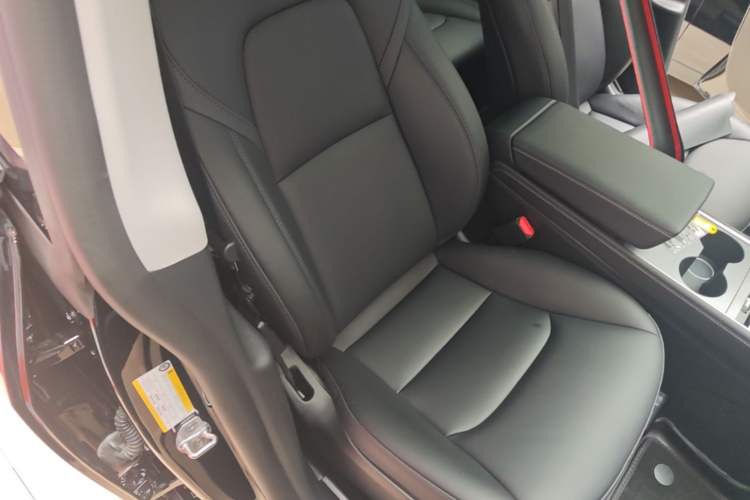Used Tesla Model Y 2023 Rear-Wheel-Drive Version Right Front Seat