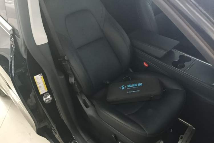 Used Tesla Model Y 2023 Rear-Wheel-Drive Version Right Front Seat