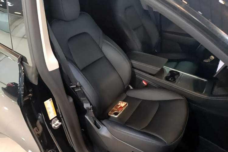 Used Tesla Model Y 2023 Long-Range All-Wheel-Drive Version Right Front Seat