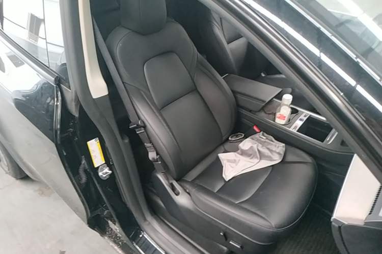 Used Tesla Model Y 2023 Rear-Wheel-Drive Version Right Front Seat