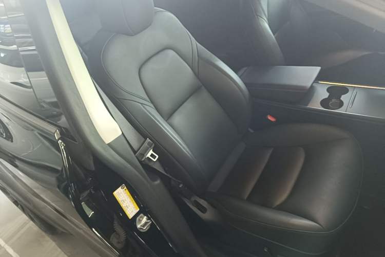 Used Tesla Model Y 2023 Rear-Wheel-Drive Version Right Front Seat