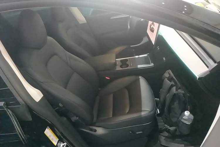 Used Tesla Model Y 2023 Rear-Wheel-Drive Version Right Front Seat