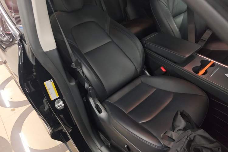 Used Tesla Model Y 2023 Rear-Wheel-Drive Version Right Front Seat