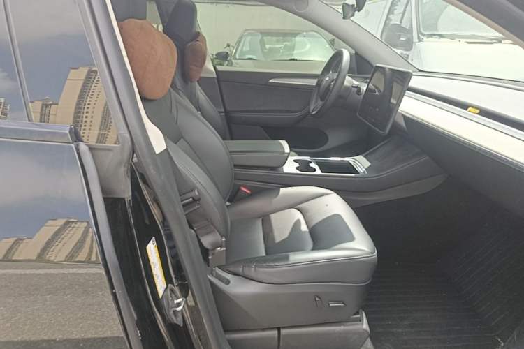 Used Tesla Model Y 2023 Rear-Wheel-Drive Version Right Front Seat