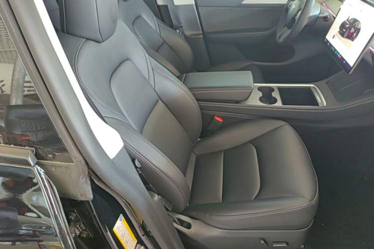 Used Tesla Model Y 2023 Rear-Wheel-Drive Version Right Front Seat