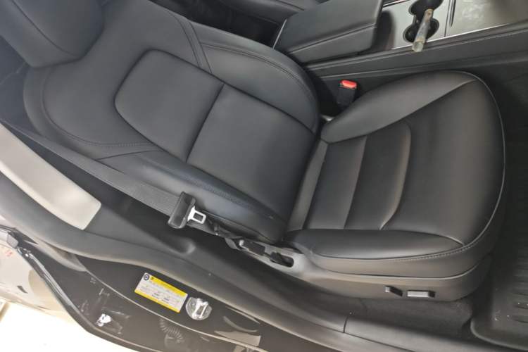 Used Tesla Model Y 2023 Rear-Wheel-Drive Version Right Front Seat