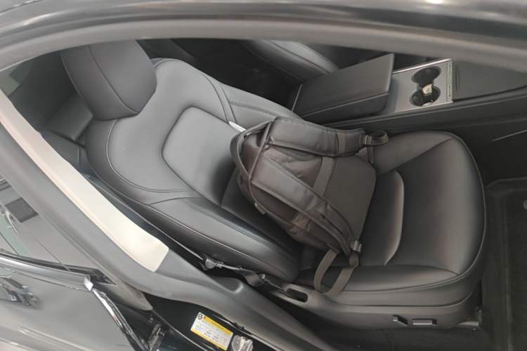 Used Tesla Model Y 2023 Rear-Wheel-Drive Version Right Front Seat