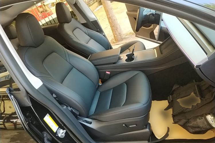 Used Tesla Model Y 2023 Rear-Wheel-Drive Version Right Front Seat