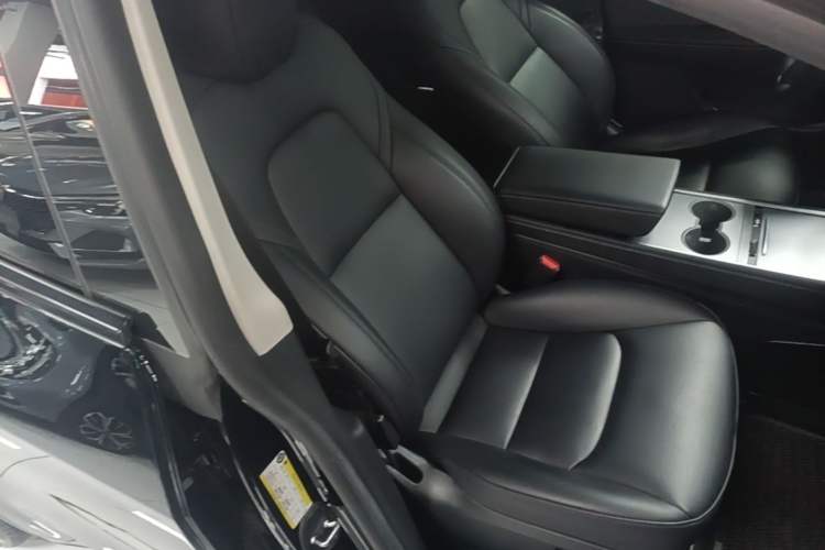Used Tesla Model Y 2023 Rear-Wheel-Drive Version Right Front Seat