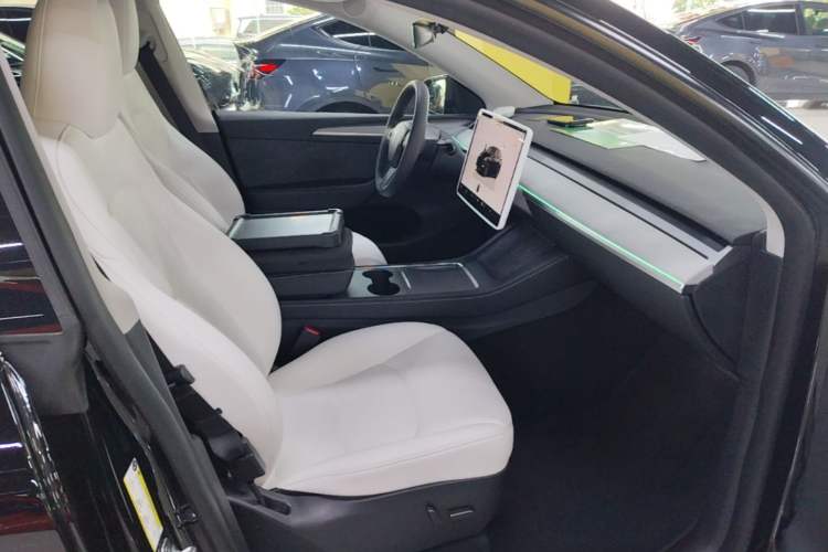 Used Tesla Model Y 2023 Rear-Wheel-Drive Version Right Front Seat