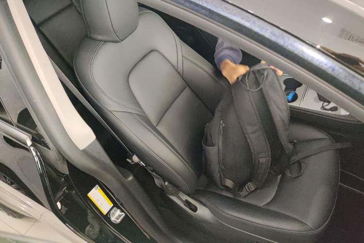 Used Tesla Model Y 2023 Rear-Wheel-Drive Version Right Front Seat