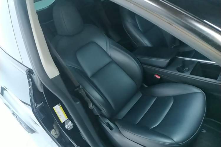 Used Tesla Model Y 2023 Long-Range All-Wheel-Drive Version Right Front Seat