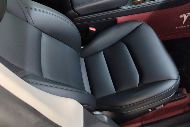 Used Tesla Model Y 2023 Rear-Wheel-Drive Version Right Front Seat