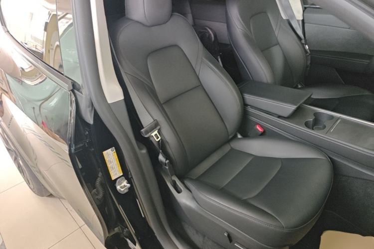 Used Tesla Model Y 2023 Rear-Wheel-Drive Version Right Front Seat
