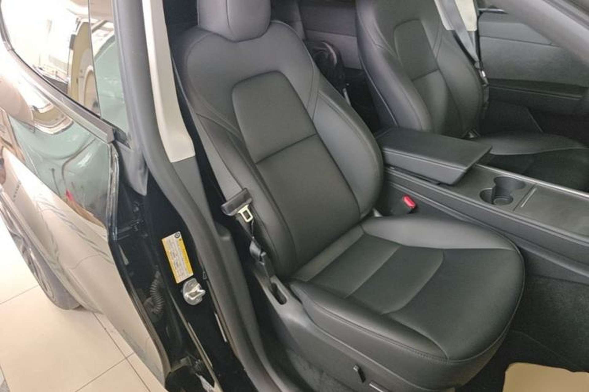 Used Tesla Model Y 2023 Rear-Wheel-Drive Version Right Front Seat
